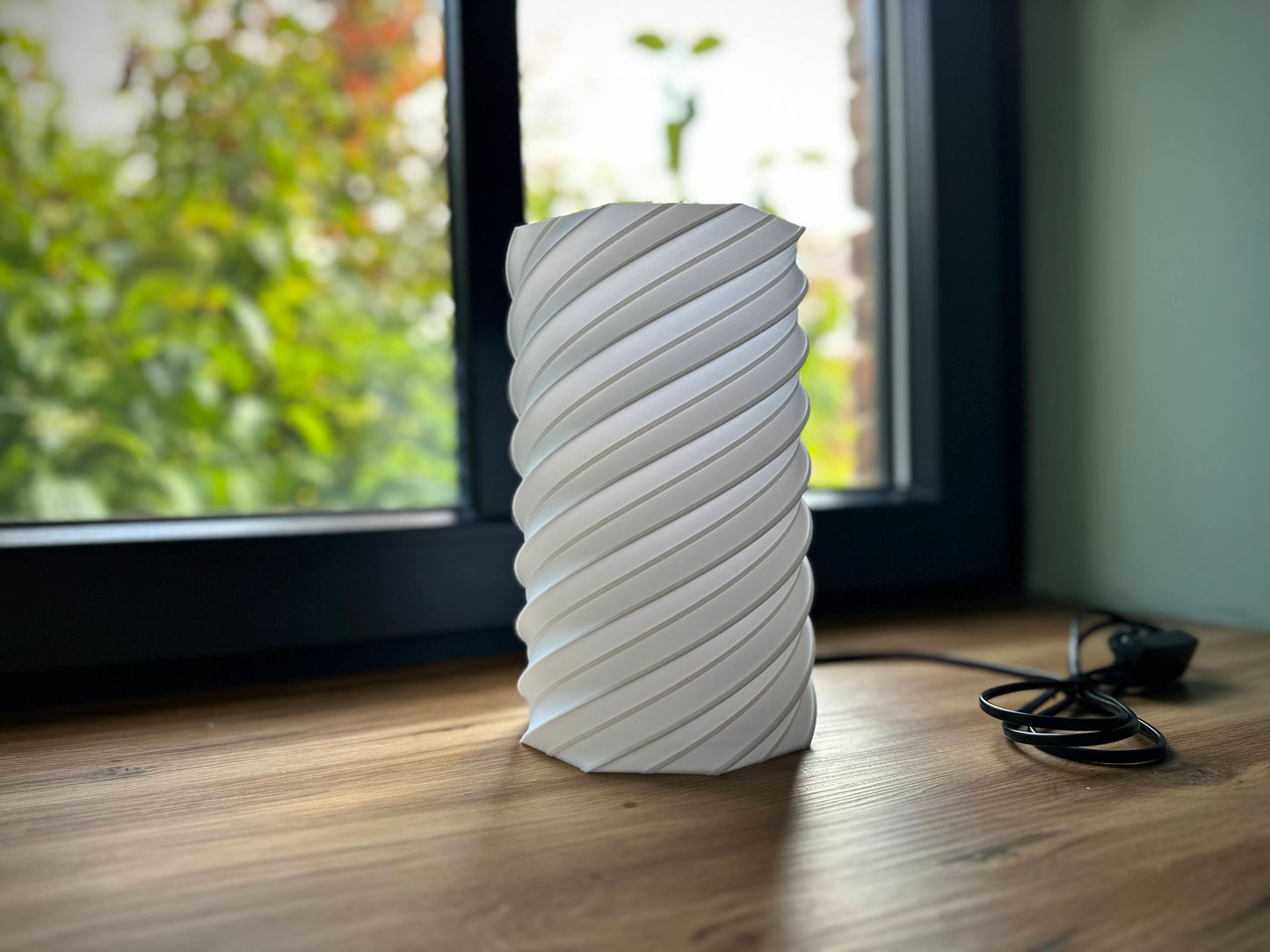 Zylinderförmige Tischlampe aus weißem 3D-Druck, moderne LED-Dekoleuchte für Fensterbank oder Sideboard im minimalistischen Wohnstil