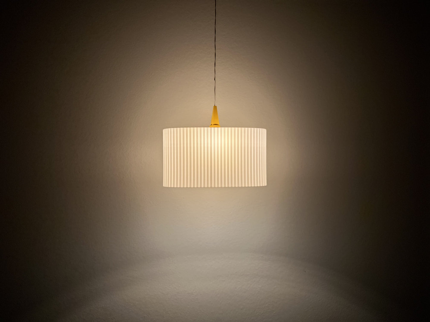 3D-gedruckter Ersatz-Lampenschirm im Herrnhuter Look mit feinen Linien und sanfter Lichtverteilung
