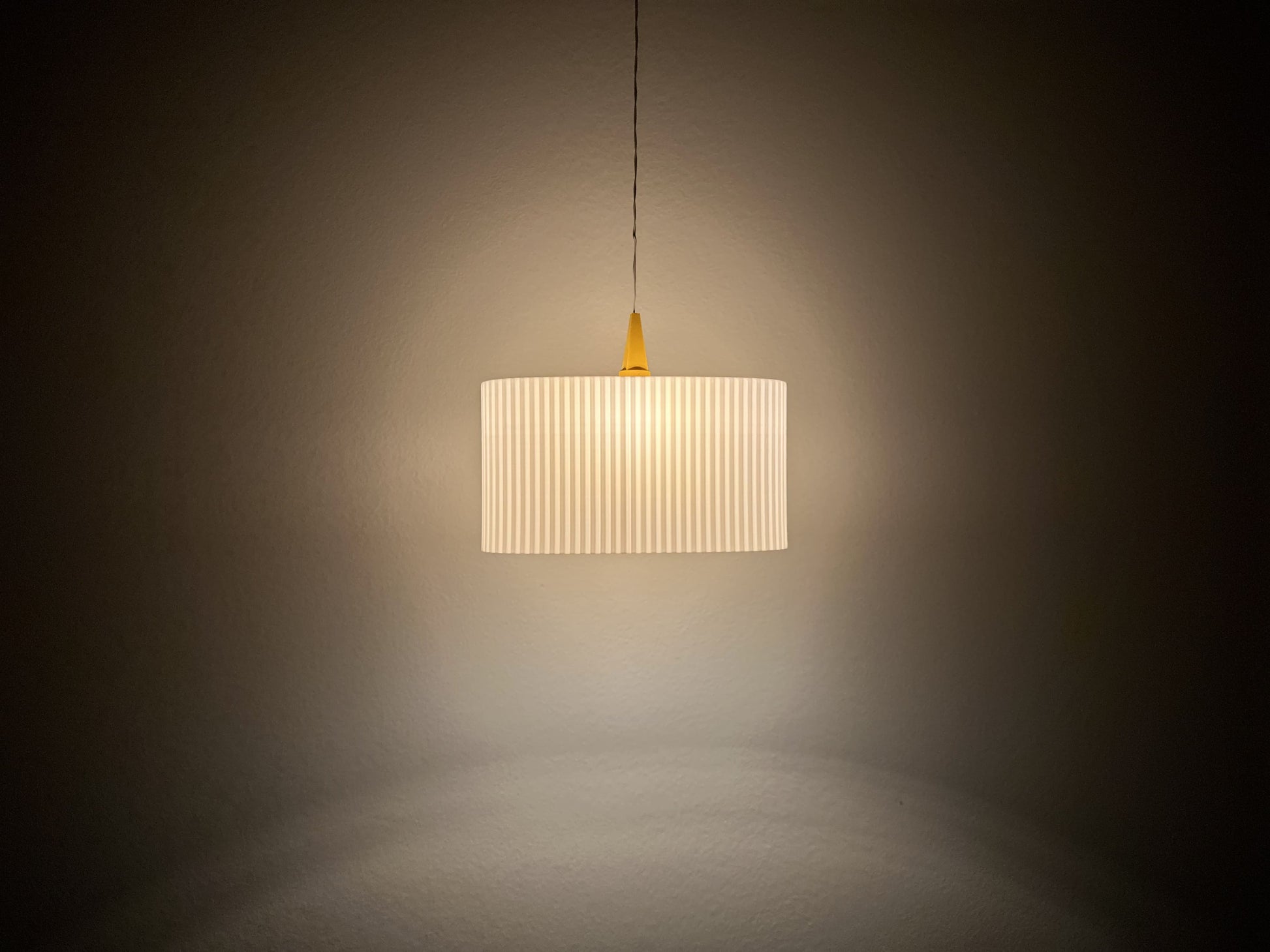 3D-gedruckter Ersatz-Lampenschirm im Herrnhuter Look mit feinen Linien und sanfter Lichtverteilung
