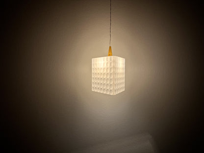 Minimalistischer, geometrisch geformter Bragi-Lampenschirm in Weiß als stilvolle Alternative zur klassischen Herrnhuter-Sternleuchte